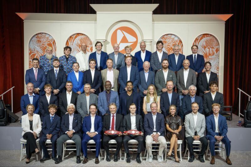 Image for the Tweet beginning: The tradition continues. Family golf